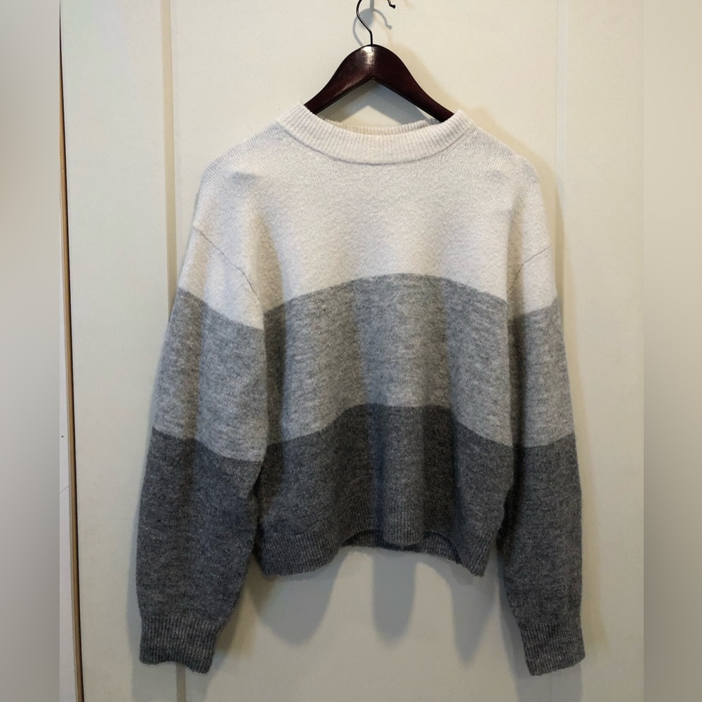 H&M sweater - Picture 1 of 3
